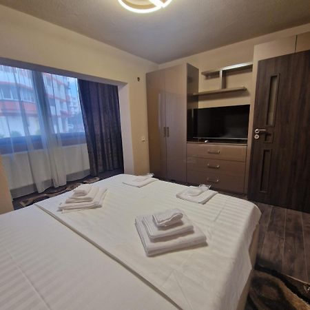 Apartament Iulius 3 Manastire Curtea De Arges Luaran gambar