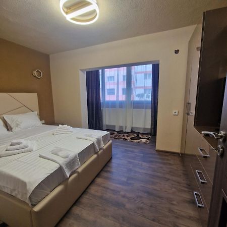 Apartament Iulius 3 Manastire Curtea De Arges Luaran gambar