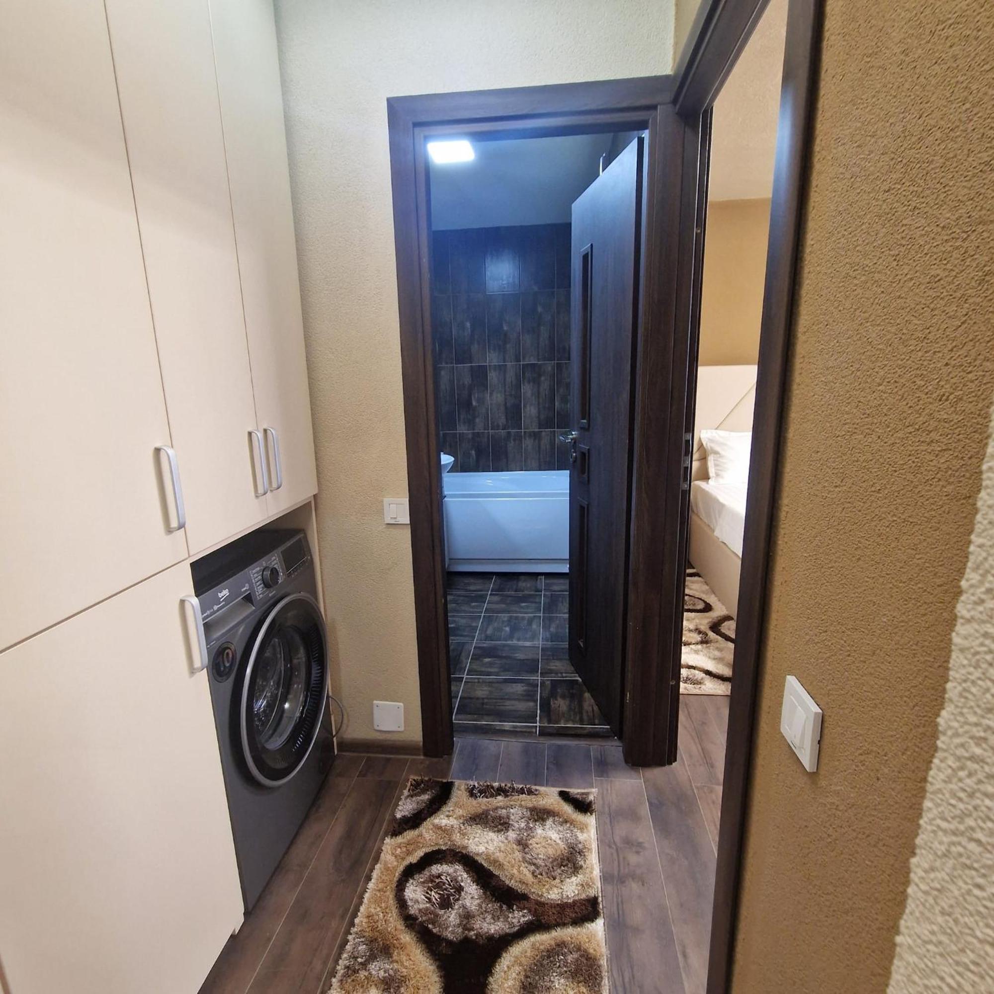 Apartament Iulius 3 Manastire Curtea De Arges Luaran gambar